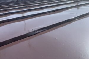 トタン屋根の雨漏りの原因と対処方法～コーキングなどDIYで補修できる？