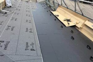 新規屋根材の施工