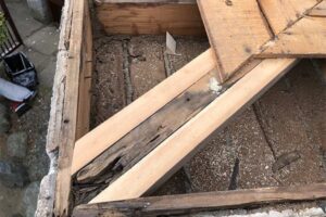 屋根の下地木材の補強