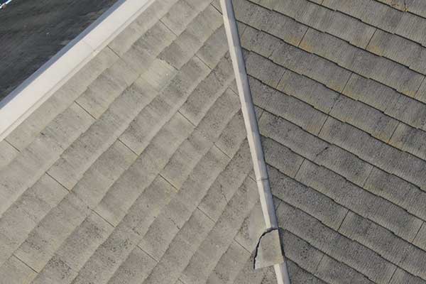 屋根材が割れている、欠けている