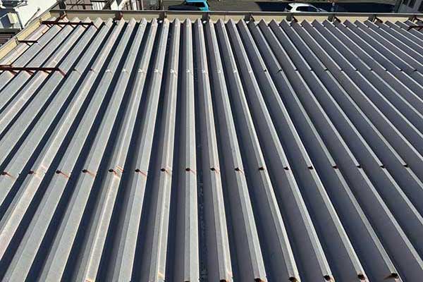 トタンなど金属屋根が錆びている