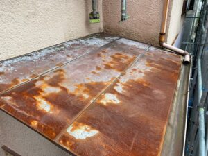 横浜市南区にて雨漏り修理〈下屋根カバー工法〉