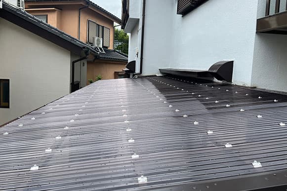 横浜市港南区にて屋根修理〈カーポート屋根、ポリカ張替え工事〉 施工後