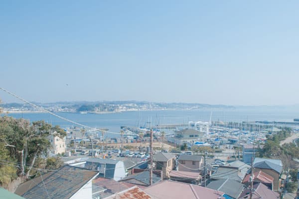 横浜の塩害に強い屋根材と外壁材