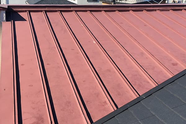 トタン屋根の張り替えや葺き替えのタイミングや費用は? | 横浜市の雨漏り修理・屋根修理は福田総業