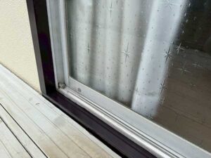 横浜市戸塚区にて一階リビングのシーリングライトからの雨漏り修理〈二階木枠サッシ交換〉 施工後