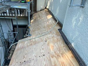 下屋の野地板張り
