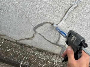 塀のひび割れの補修