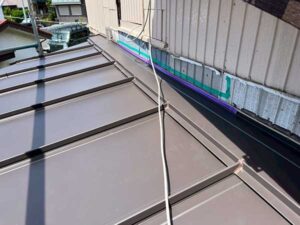 雨押え板金の施工