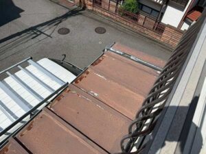 第二の雨漏り箇所：劣化した下屋