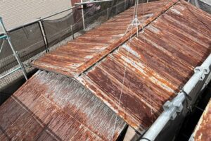 横浜市磯子区にてトタン屋根にガイナにて屋根塗装 施工前