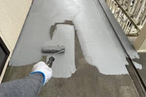 階段廊下部分の防水塗装のウレタン塗装