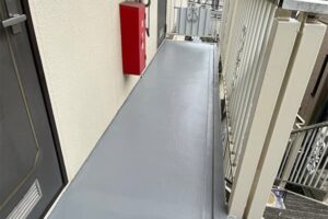階段廊下部分の防水塗装完工