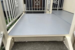 階段廊下部分の防水塗装完工