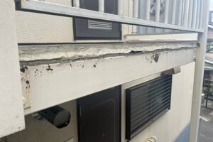 横浜市磯子区にてアパート鉄骨階段塗装・防水工事 施工前