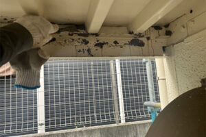 アパート鉄骨階段塗装ケレン作業