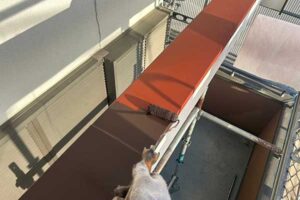 柱上の板金塗装（錆止め）