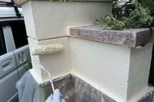門柱の塗装(上塗り)