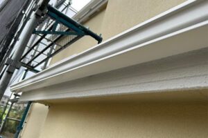 破風、樋の塗装（塗装前）