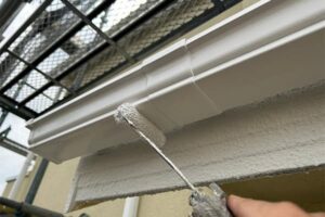 破風、樋の塗装(塗装中)