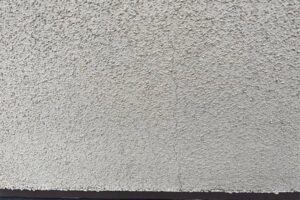 横浜市神奈川区外壁塗装前（ひび割れ）