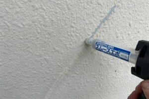 ひび割れにエポキシ樹脂の充填