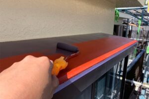 庇に錆止め塗装