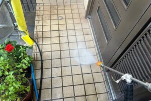 玄関の高圧洗浄