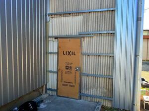 勝手口ドアの交換